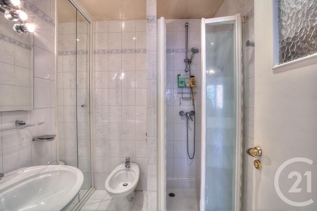 Afficher la photo en grand Appartement F3 à vendre - 3 pièces - 75.49 m2 - NICE - 06 - PROVENCE-ALPES-COTE-D-AZUR - Century 21 Cbs Immobilier