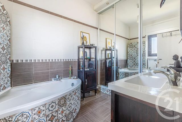 Appartement F3 à vendre - 3 pièces - 79.05 m2 - NICE - 06 - PROVENCE-ALPES-COTE-D-AZUR - Century 21 Cbs Immobilier