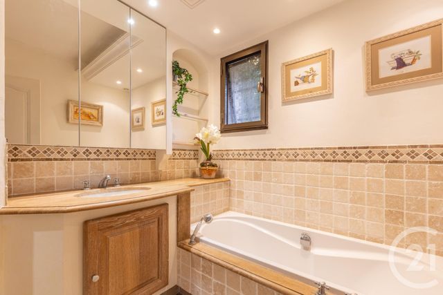 maison à vendre - 5 pièces - 137.75 m2 - VILLENEUVE LOUBET - 06 - PROVENCE-ALPES-COTE-D-AZUR - Century 21 Cbs Immobilier