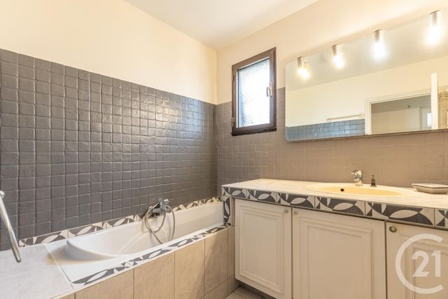 maison à vendre - 5 pièces - 137.75 m2 - VILLENEUVE LOUBET - 06 - PROVENCE-ALPES-COTE-D-AZUR - Century 21 Cbs Immobilier