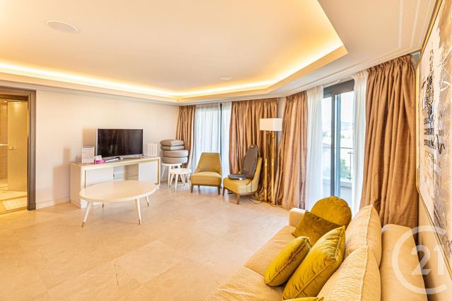 Afficher la photo en grand Appartement F4 à vendre - 4 pièces - 119.3 m2 - JUAN LES PINS - 06 - PROVENCE-ALPES-COTE-D-AZUR - Century 21 Cbs Immobilier