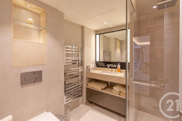 Afficher la photo en grand Appartement F4 à vendre - 4 pièces - 119.3 m2 - JUAN LES PINS - 06 - PROVENCE-ALPES-COTE-D-AZUR - Century 21 Cbs Immobilier