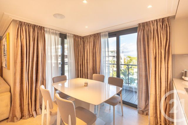 Afficher la photo en grand Appartement F4 à vendre - 4 pièces - 119.3 m2 - JUAN LES PINS - 06 - PROVENCE-ALPES-COTE-D-AZUR - Century 21 Cbs Immobilier