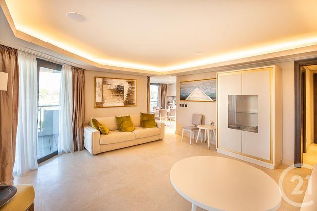 Afficher la photo en grand Appartement F4 à vendre - 4 pièces - 119.3 m2 - JUAN LES PINS - 06 - PROVENCE-ALPES-COTE-D-AZUR - Century 21 Cbs Immobilier