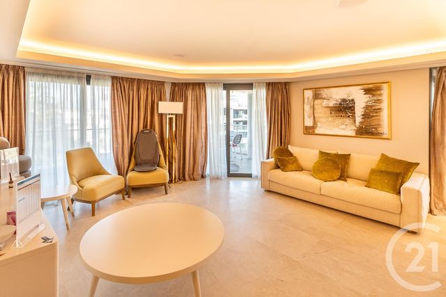 Afficher la photo en grand Appartement F4 à vendre - 4 pièces - 119.3 m2 - JUAN LES PINS - 06 - PROVENCE-ALPES-COTE-D-AZUR - Century 21 Cbs Immobilier