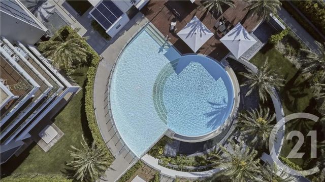 Afficher la photo en grand Appartement F4 à vendre - 4 pièces - 119.3 m2 - JUAN LES PINS - 06 - PROVENCE-ALPES-COTE-D-AZUR - Century 21 Cbs Immobilier