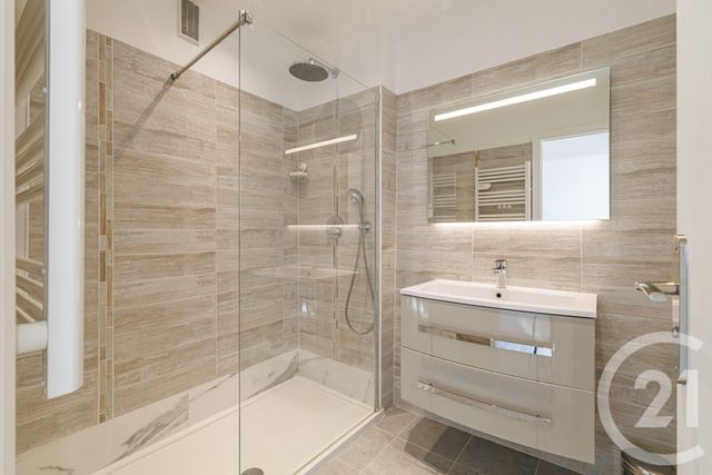 Afficher la photo en grand Appartement F3 à vendre - 3 pièces - 77.59 m2 - NICE - 06 - PROVENCE-ALPES-COTE-D-AZUR - Century 21 Cbs Immobilier