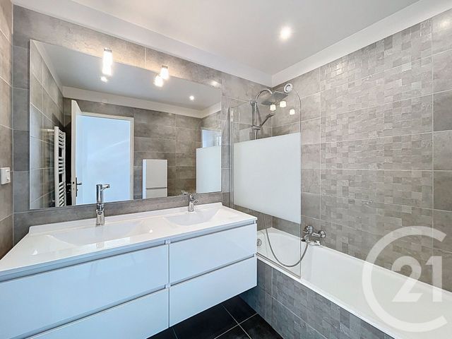Afficher la photo en grand Appartement F4 à vendre - 4 pièces - 100.89 m2 - NICE - 06 - PROVENCE-ALPES-COTE-D-AZUR - Century 21 Cbs Immobilier