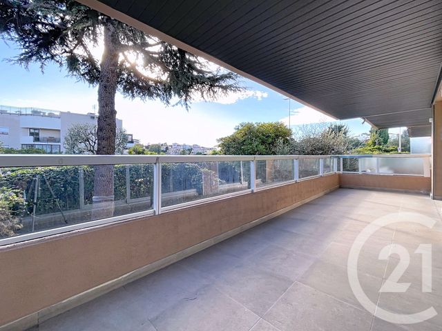 Afficher la photo en grand Appartement F4 à vendre - 4 pièces - 100.89 m2 - NICE - 06 - PROVENCE-ALPES-COTE-D-AZUR - Century 21 Cbs Immobilier