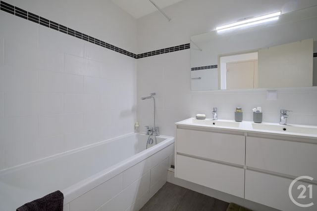 Afficher la photo en grand Appartement F5 à vendre - 5 pièces - 109.25 m2 - NICE - 06 - PROVENCE-ALPES-COTE-D-AZUR - Century 21 Cbs Immobilier