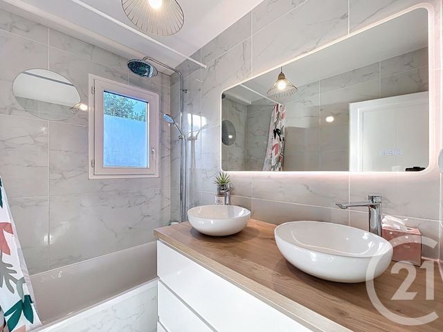 Appartement F4 à vendre - 4 pièces - 82.0 m2 - ST LAURENT DU VAR - 06 - PROVENCE-ALPES-COTE-D-AZUR - Century 21 Cbs Immobilier