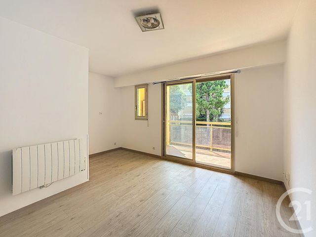 Appartement F1 à louer - 1 pièce - 26.0 m2 - NICE - 06 - PROVENCE-ALPES-COTE-D-AZUR - Century 21 Cbs Immobilier