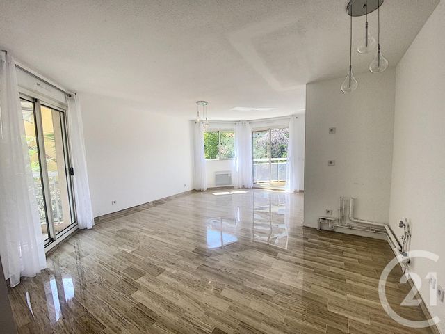 Afficher la photo en grand Appartement F4 à vendre - 4 pièces - 68.0 m2 - NICE - 06 - PROVENCE-ALPES-COTE-D-AZUR - Century 21 Cbs Immobilier